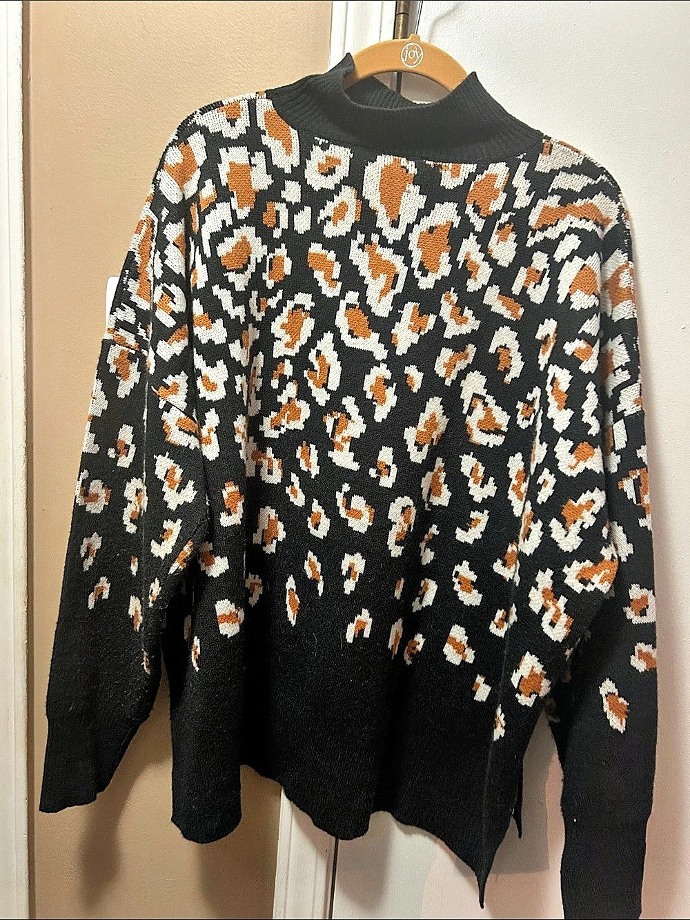 IMAN Global Chic Mock Neck Leopard / cheetah Print Pullover Sweater Black & Oran